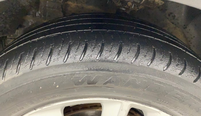 2021 Mahindra XUV300 W8 1.2 PETROL, Petrol, Manual, 24,301 km, Left Front Tyre Tread