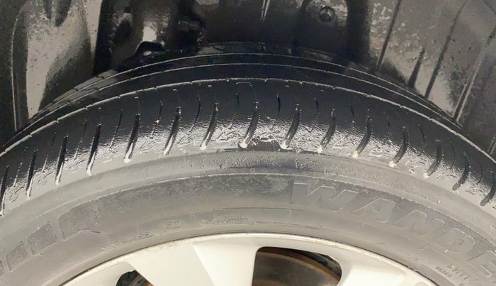 2021 Mahindra XUV300 W8 1.2 PETROL, Petrol, Manual, 24,301 km, Left Rear Tyre Tread