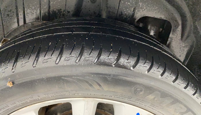 2021 Mahindra XUV300 W8 1.2 PETROL, Petrol, Manual, 24,301 km, Right Rear Tyre Tread
