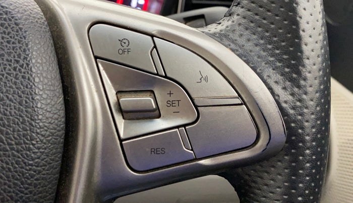 2021 Mahindra XUV300 W8 1.2 PETROL, Petrol, Manual, 24,301 km, Adaptive Cruise Control