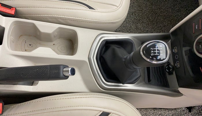 2021 Mahindra XUV300 W8 1.2 PETROL, Petrol, Manual, 24,301 km, Gear Lever