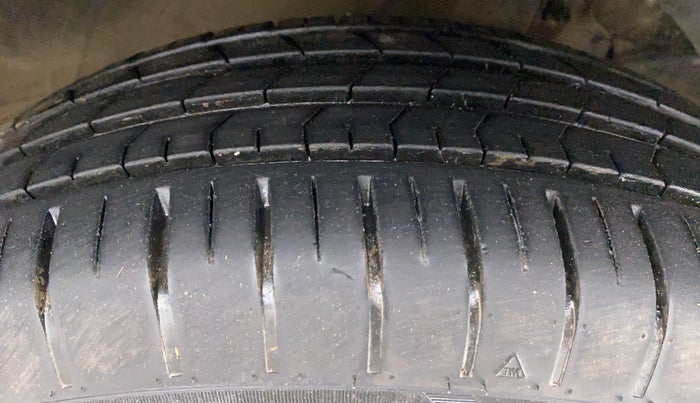 2022 Maruti Dzire ZXI CNG, CNG, Manual, 12,374 km, Right Front Tyre Tread