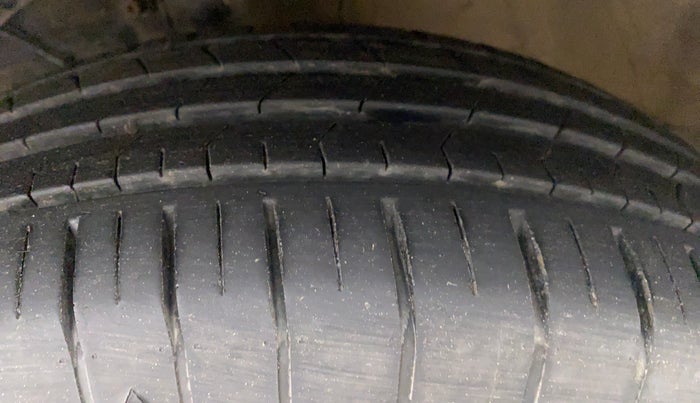 2022 Maruti Dzire ZXI CNG, CNG, Manual, 12,374 km, Left Front Tyre Tread