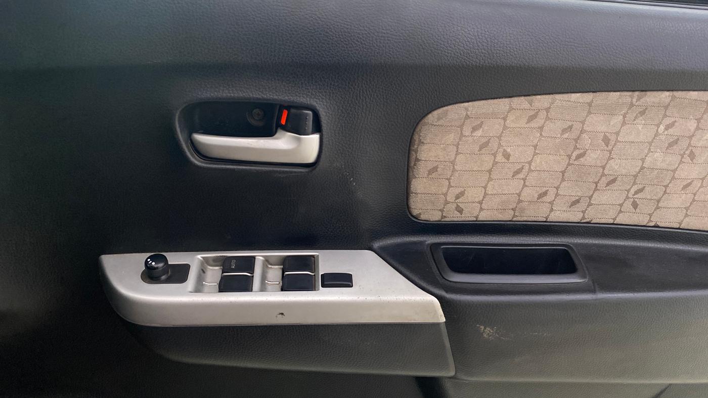 2013 Maruti Wagon R 1.0 VXI, CNG, Manual, 72,494 km, Driver Side Door Panels Control