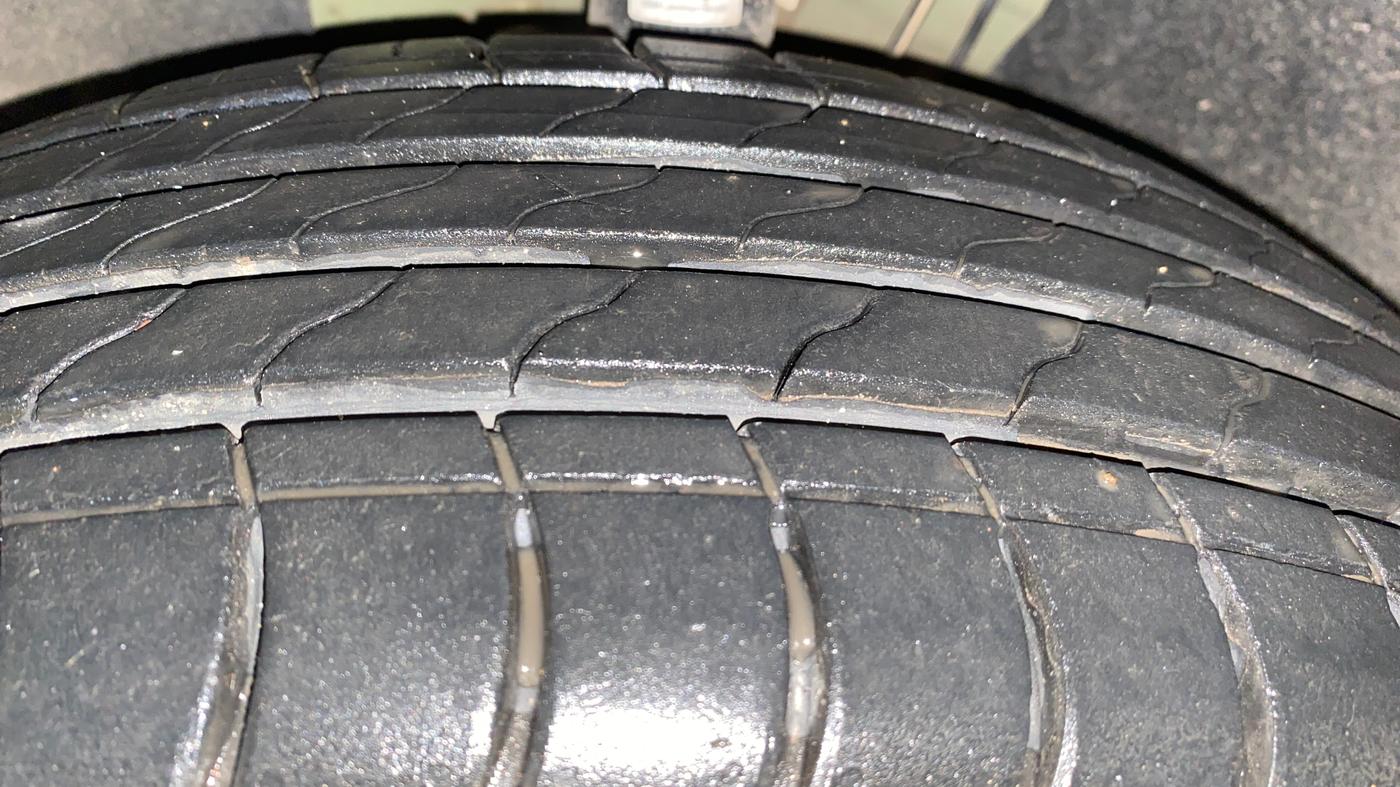 2025 Skoda Kylaq Signature AT, Petrol, Automatic, 9,642 km, Left Front Tyre Tread