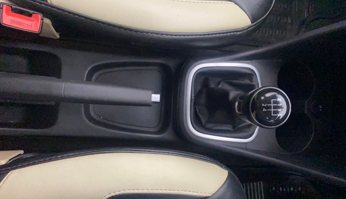 2017 Volkswagen Polo HIGHLINE1.2L, Petrol, Manual, 40,889 km, Gear Lever