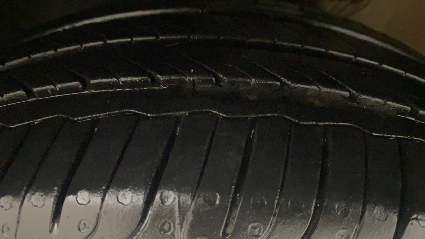 2017 Volkswagen Polo HIGHLINE1.2L, Petrol, Manual, 40,889 km, Left Front Tyre Tread