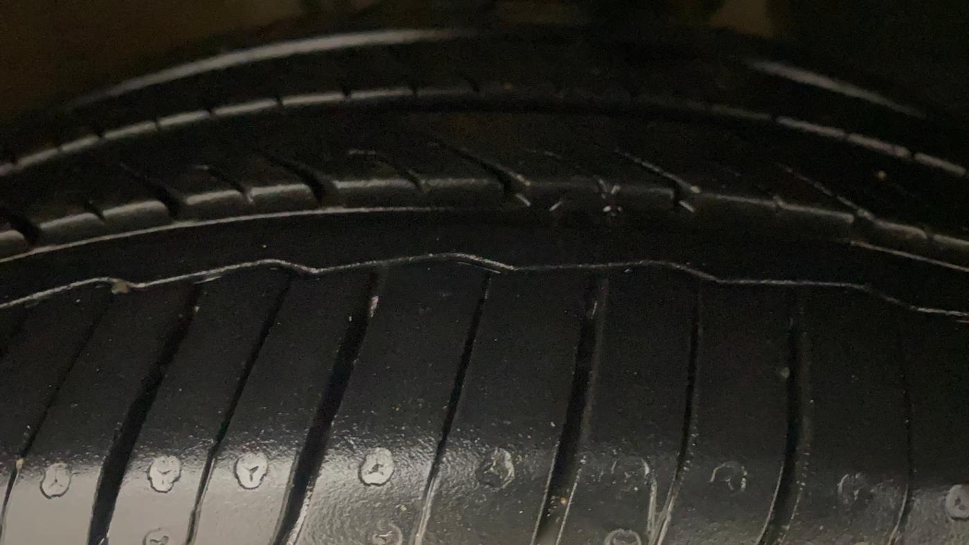 2017 Volkswagen Polo HIGHLINE1.2L, Petrol, Manual, 40,889 km, Right Front Tyre Tread