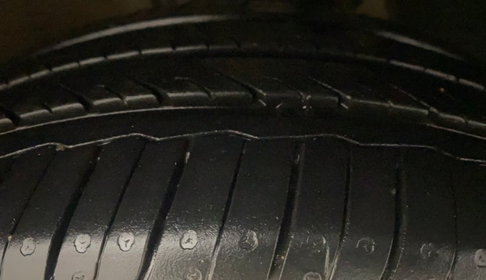 2017 Volkswagen Polo HIGHLINE1.2L, Petrol, Manual, 40,889 km, Right Front Tyre Tread