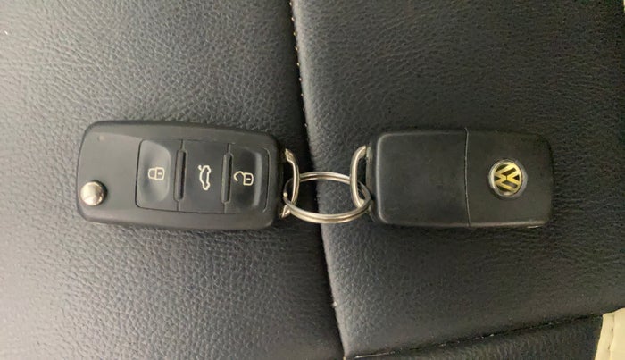 2017 Volkswagen Polo HIGHLINE1.2L, Petrol, Manual, 40,889 km, Key Close Up