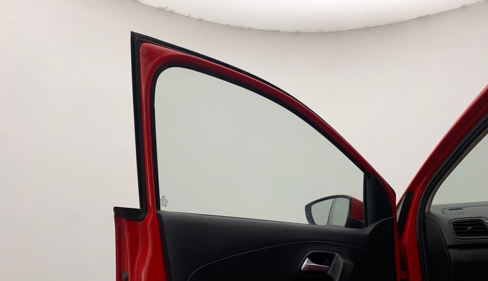 2019 Volkswagen Polo COMFORTLINE 1.0L MPI, Petrol, Manual, 37,576 km, Left front window switch / handle - Power window makes minor noise