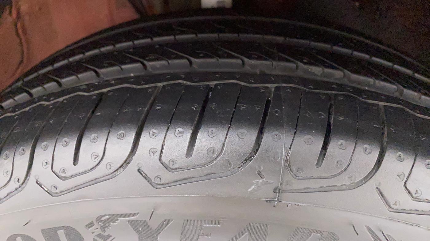 2019 Volkswagen Polo COMFORTLINE 1.0L MPI, Petrol, Manual, 37,576 km, Right Front Tyre Tread