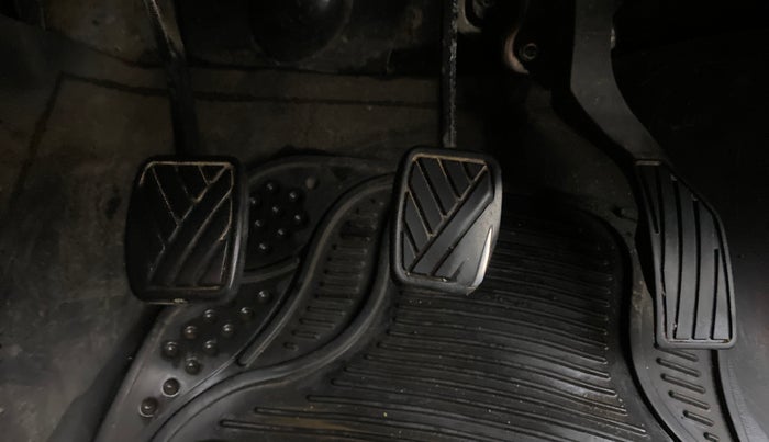 2014 Maruti Swift VDI, Diesel, Manual, 84,742 km, Pedals