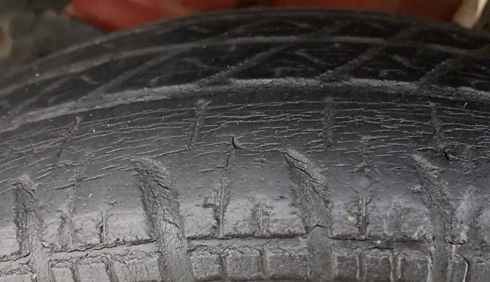 2014 Maruti Swift VDI, Diesel, Manual, 84,742 km, Left Front Tyre Tread
