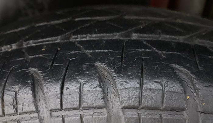 2014 Maruti Swift VDI, Diesel, Manual, 84,742 km, Left Rear Tyre Tread
