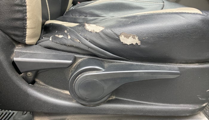 2019 Tata Tiago XZ PLUS PETROL, Petrol, Manual, 30,750 km, Driver Side Adjustment Panel