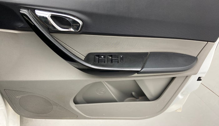 2019 Tata Tiago XZ PLUS PETROL, Petrol, Manual, 30,750 km, Driver Side Door Panels Control