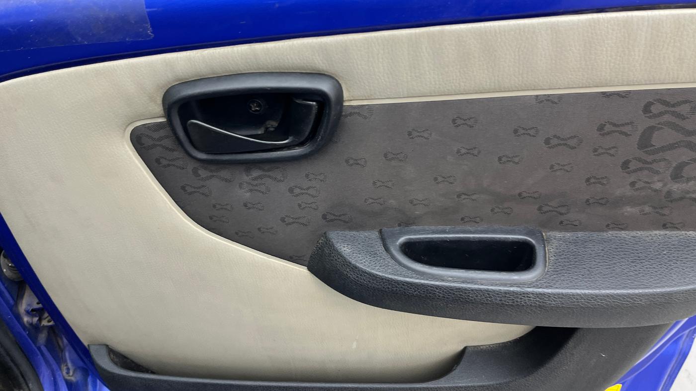 2016 Tata Nano TWIST XTA, Petrol, Automatic, 45,784 km, Driver Side Door Panels Control
