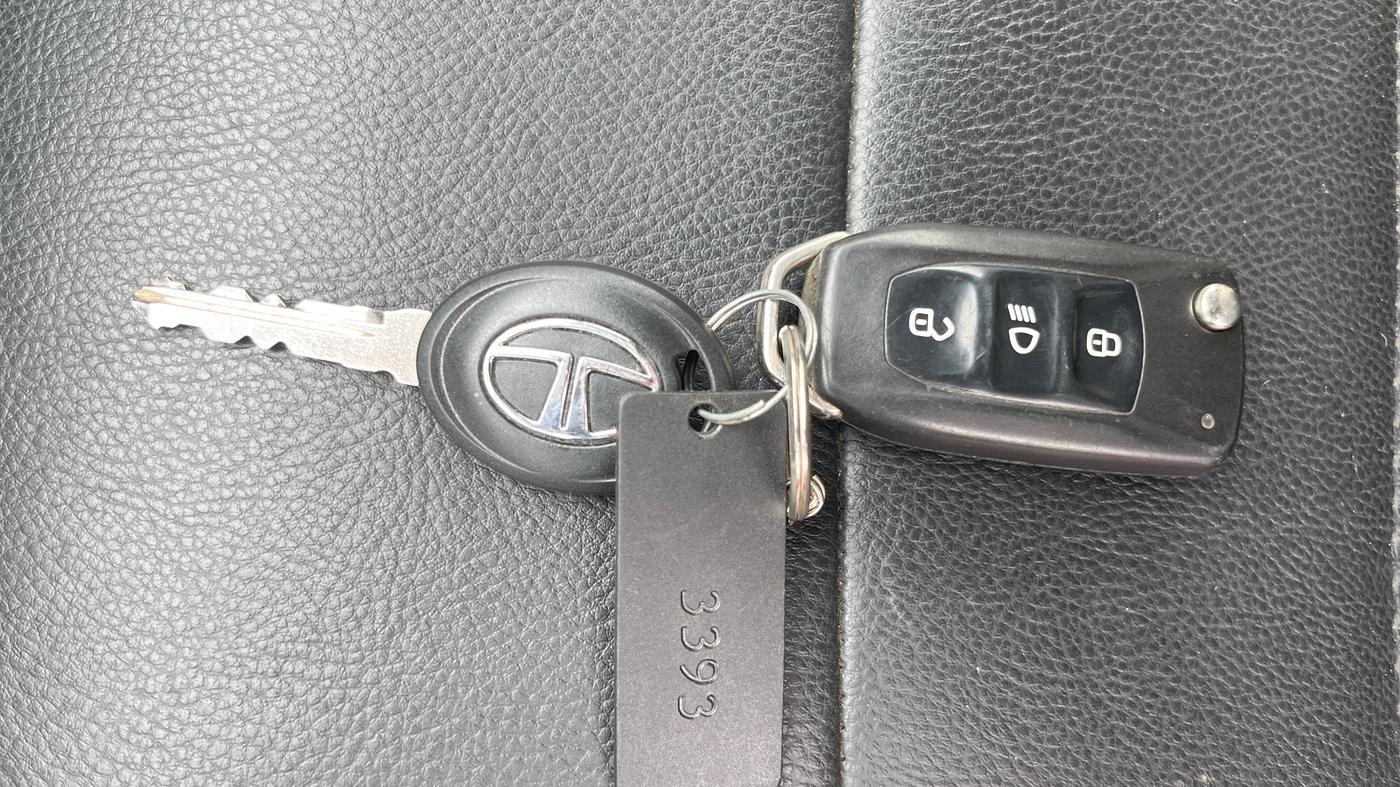 2016 Tata Tiago XZ PETROL, Petrol, Manual, 54,529 km, Key Close Up