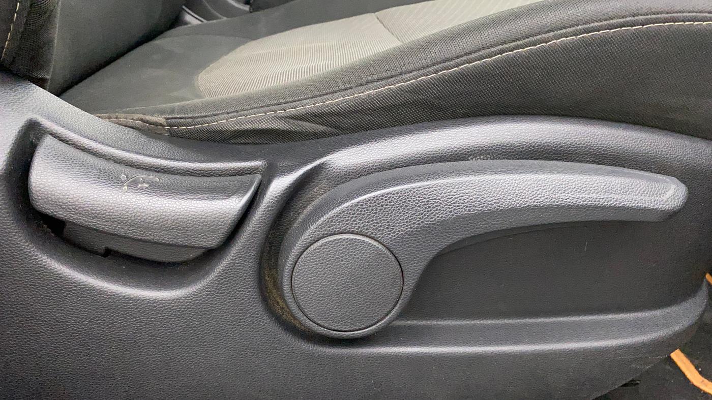 2018 Hyundai Creta SX PLUS AT 1.6 PETROL, Petrol, Automatic, 1,41,980 km, Driver Side Adjustment Panel
