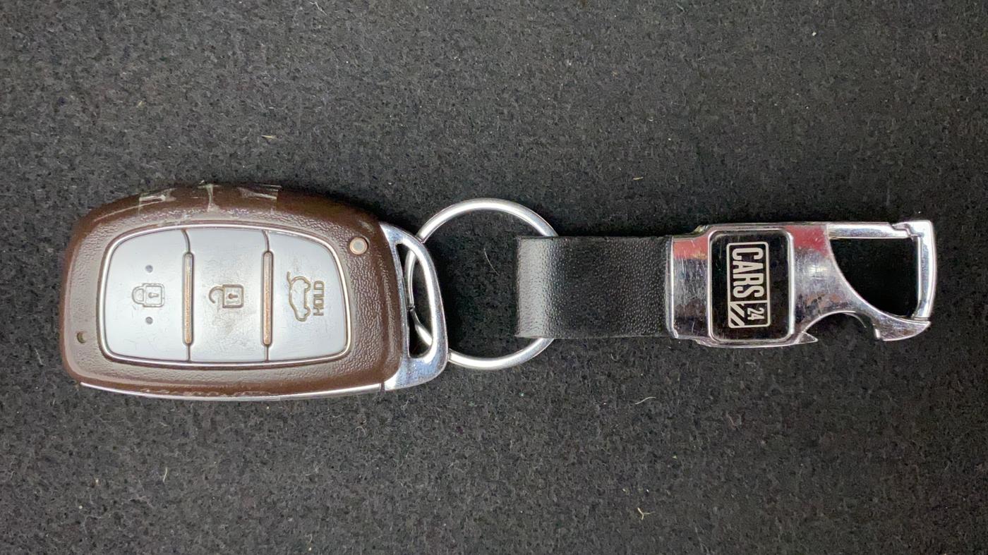 2018 Hyundai Creta SX PLUS AT 1.6 PETROL, Petrol, Automatic, 1,41,980 km, Key Close Up