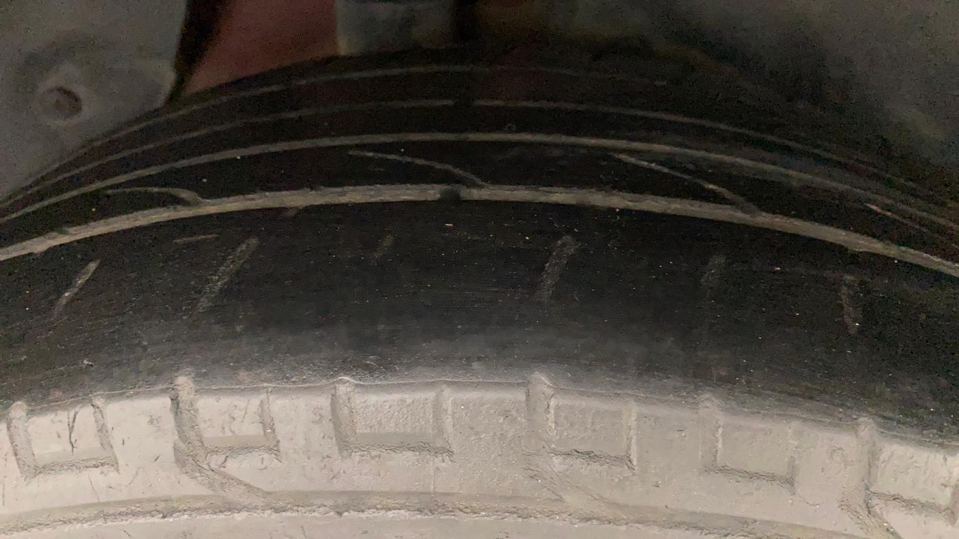 2018 Hyundai Creta SX PLUS AT 1.6 PETROL, Petrol, Automatic, 1,41,980 km, Right Rear Tyre Tread