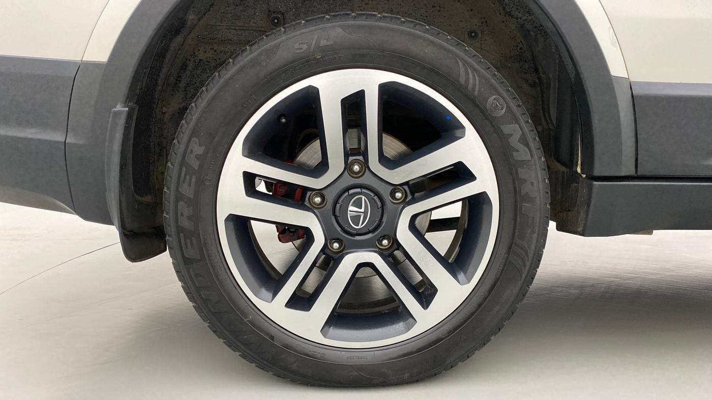 2018 Tata Hexa Varicor 400 XTA, Diesel, Automatic, 35,098 km, Right Rear Wheel