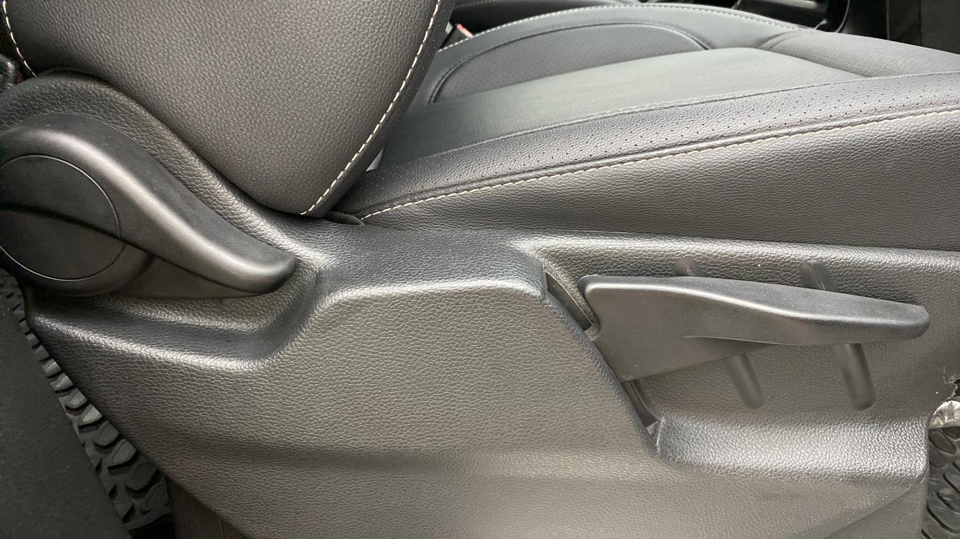 2018 Tata Hexa Varicor 400 XTA, Diesel, Automatic, 35,098 km, Driver Side Adjustment Panel