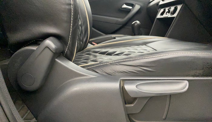 2017 Volkswagen Polo COMFORTLINE 1.2L, Petrol, Manual, 76,943 km, Driver Side Adjustment Panel