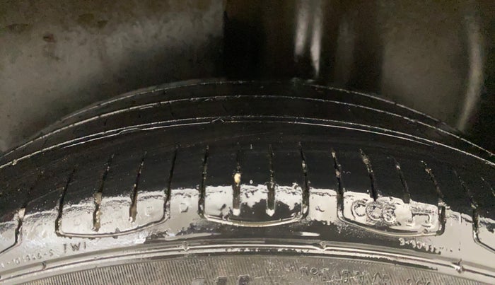 2017 Volkswagen Polo COMFORTLINE 1.2L, Petrol, Manual, 76,943 km, Left Rear Tyre Tread