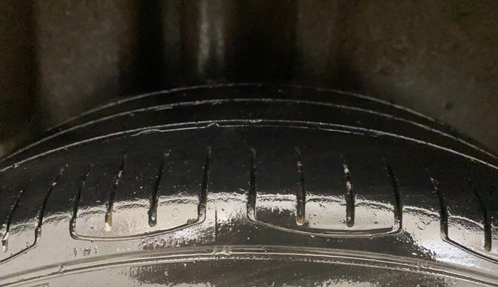 2017 Volkswagen Polo COMFORTLINE 1.2L, Petrol, Manual, 76,943 km, Right Rear Tyre Tread