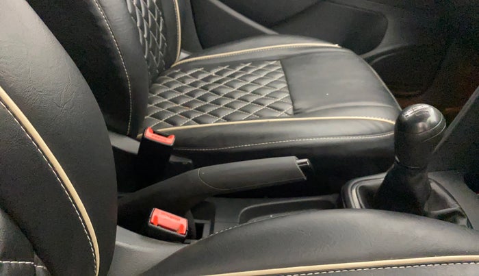 2017 Volkswagen Polo COMFORTLINE 1.2L, Petrol, Manual, 76,943 km, Gear Lever