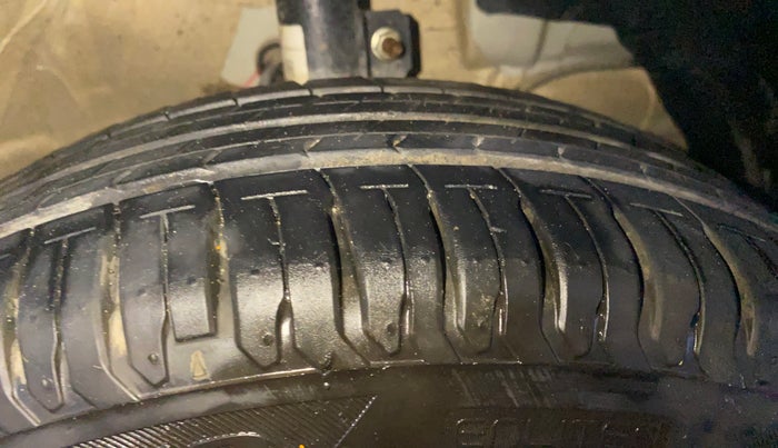 2025 Maruti Swift ZXi Plus AMT, Petrol, Automatic, 13,085 km, Right Front Tyre Tread