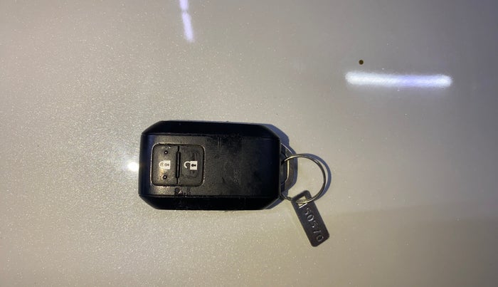2025 Maruti Swift ZXi Plus AMT, Petrol, Automatic, 13,085 km, Key Close Up