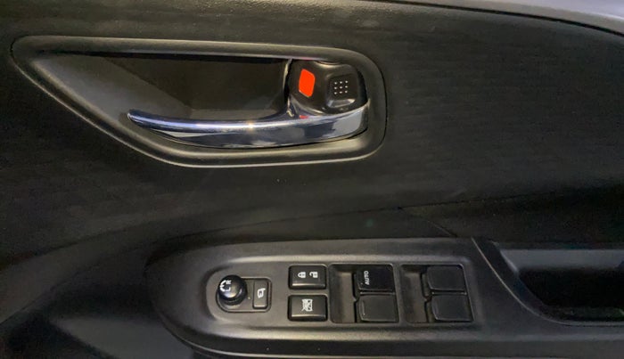 2025 Maruti Swift ZXi Plus AMT, Petrol, Automatic, 13,085 km, Driver Side Door Panels Control