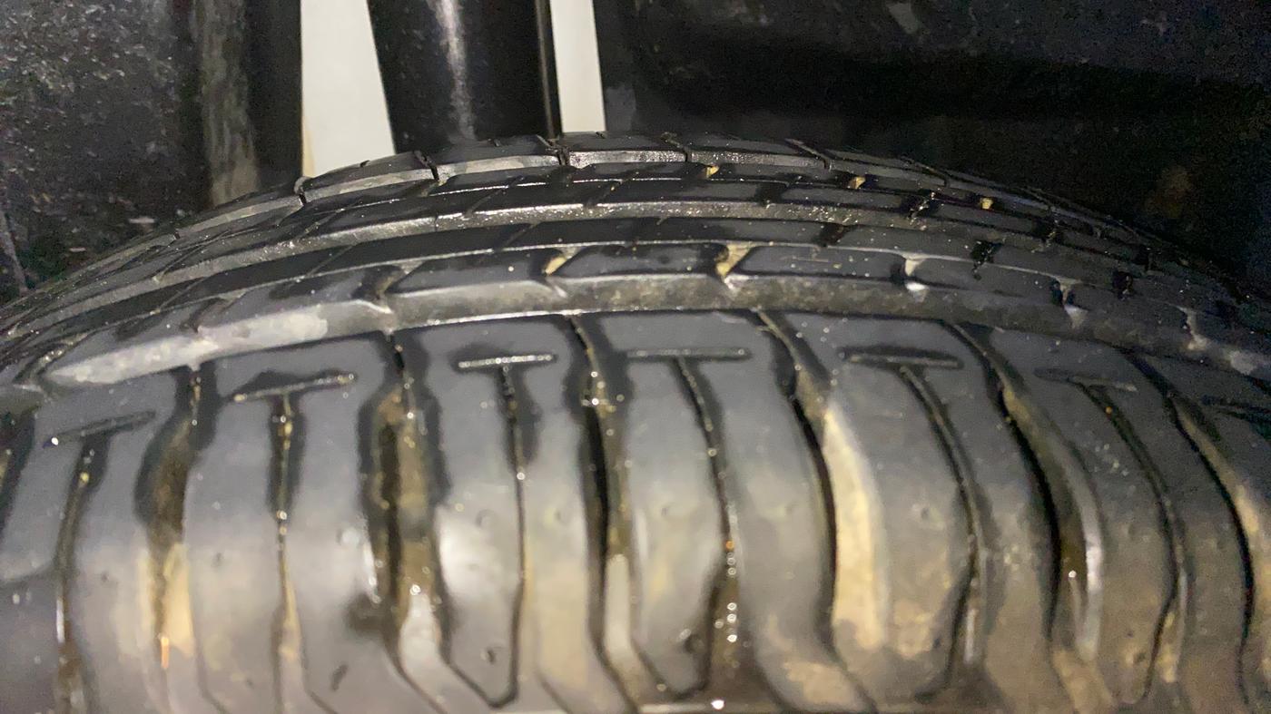 2025 Maruti Swift ZXi Plus AMT, Petrol, Automatic, 13,085 km, Right Rear Tyre Tread