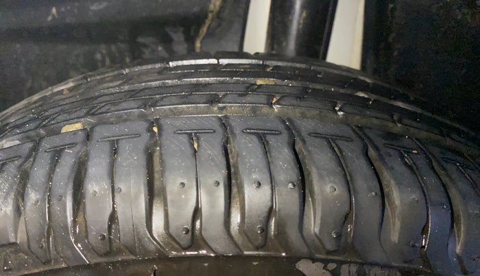 2025 Maruti Swift ZXi Plus AMT, Petrol, Automatic, 13,085 km, Left Rear Tyre Tread