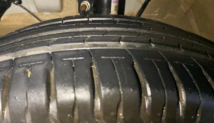 2025 Maruti Swift ZXi Plus AMT, Petrol, Automatic, 13,085 km, Left Front Tyre Tread