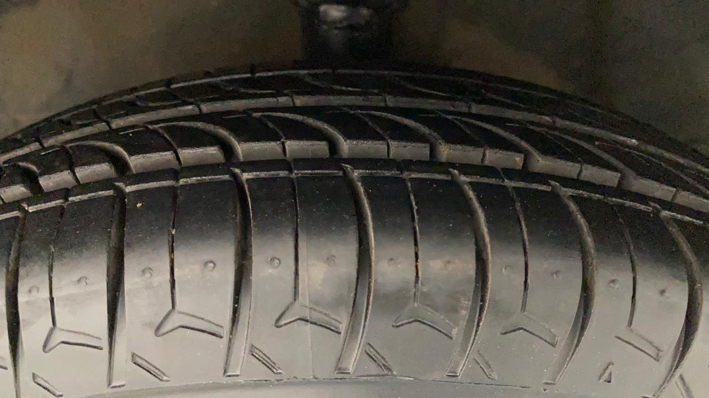 2014 Hyundai Eon ERA +, Petrol, Manual, 50,492 km, Left Front Tyre Tread