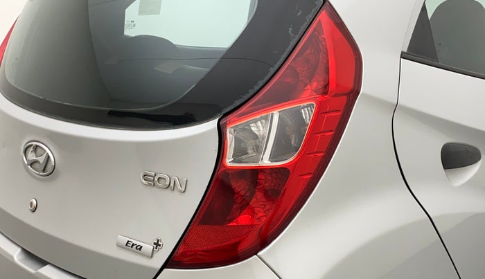 2014 Hyundai Eon ERA +, Petrol, Manual, 50,492 km, Right tail light - Minor damage