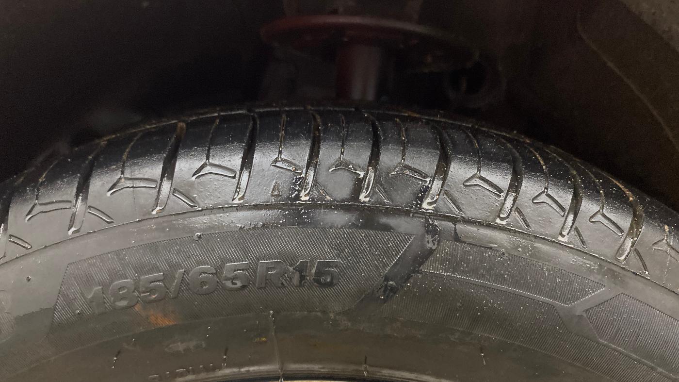 2022 Maruti Swift ZXI PLUS, Petrol, Manual, 87,219 km, Left Front Tyre Tread