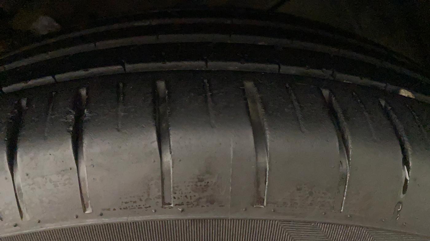 2022 Maruti Dzire ZXI CNG, CNG, Manual, 33,650 km, Left Rear Tyre Tread