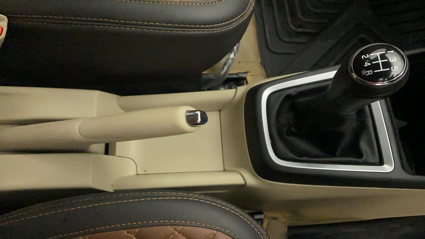2022 Maruti Dzire ZXI CNG, CNG, Manual, 33,650 km, Gear Lever