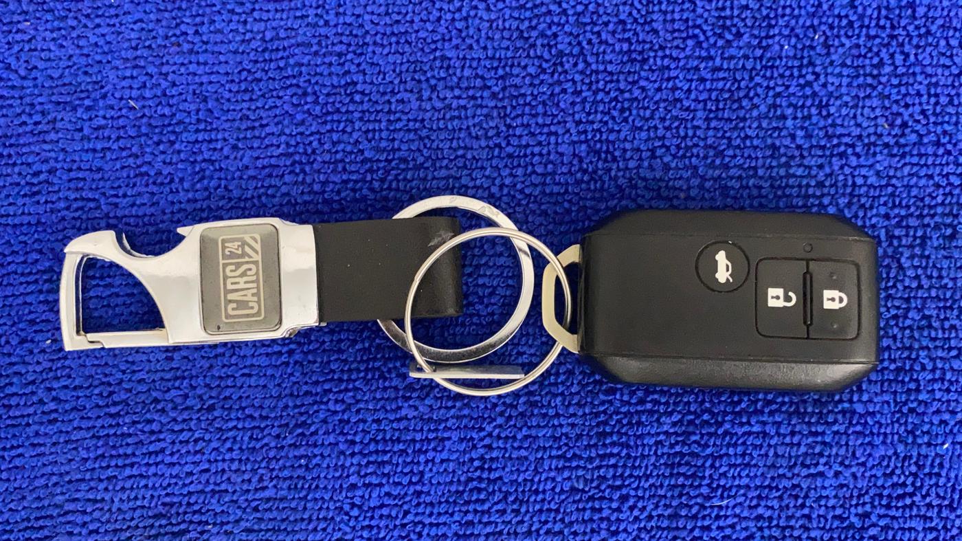 2022 Maruti Dzire ZXI CNG, CNG, Manual, 33,650 km, Key Close Up