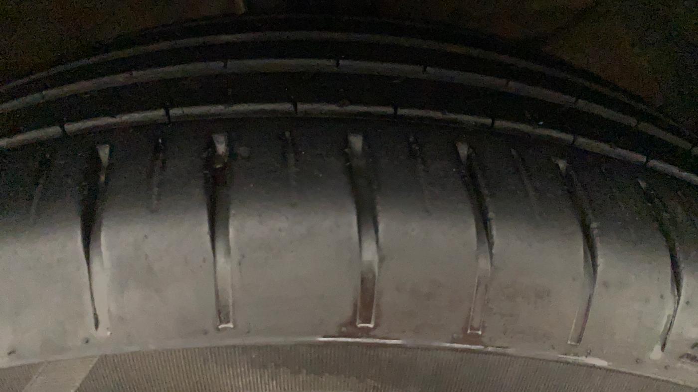 2022 Maruti Dzire ZXI CNG, CNG, Manual, 33,650 km, Right Front Tyre Tread