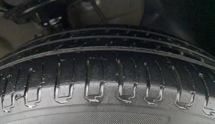 2020 Hyundai Elite i20 SPORTZ PLUS 1.2, Petrol, Manual, 50,261 km, Right Front Tyre Tread