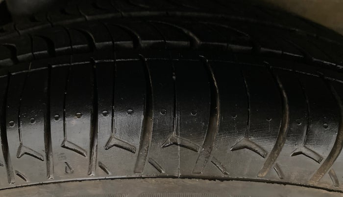 2017 Hyundai i10 MAGNA 1.1, Petrol, Manual, 98,021 km, Left Rear Tyre Tread