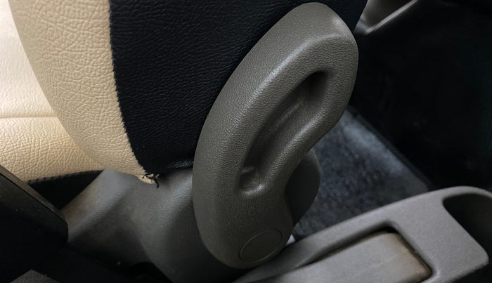 2017 Hyundai i10 MAGNA 1.1, Petrol, Manual, 98,021 km, Driver Side Adjustment Panel