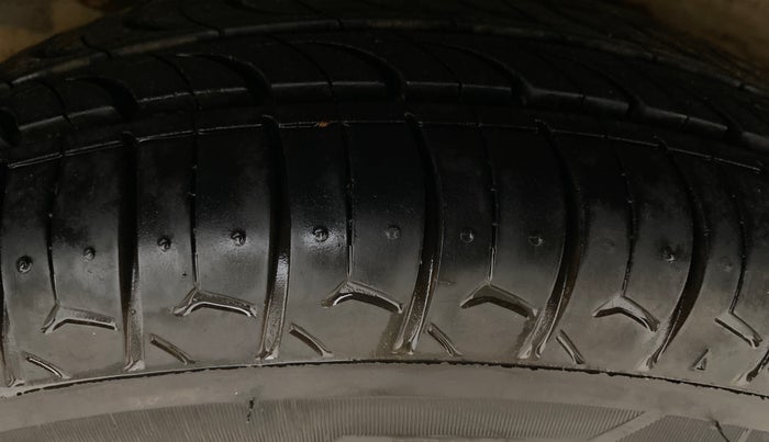 2017 Hyundai i10 MAGNA 1.1, Petrol, Manual, 98,021 km, Right Rear Tyre Tread