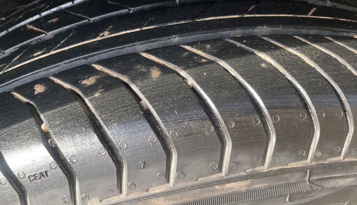 2018 Ford Ecosport TITANIUM 1.5L SPORTS(SUNROOF) DIESEL, Diesel, Manual, 1,42,097 km, Left Rear Tyre Tread